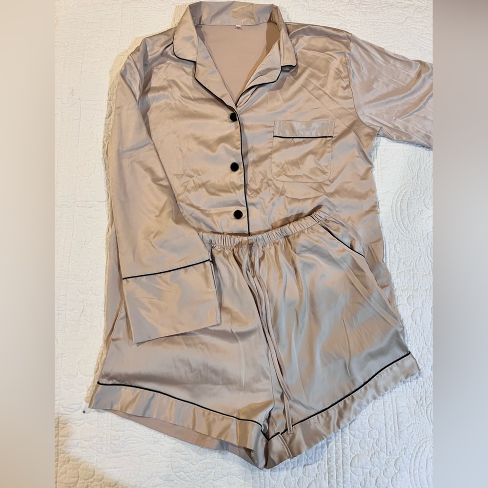 Women’s pajamas size medium
